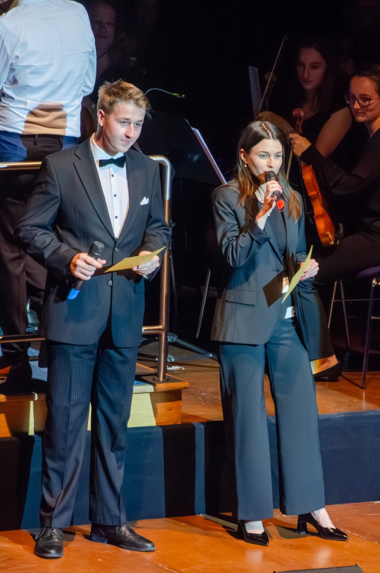 Unsere Moderatoren Jonas Bücherl und Lena Pauker
